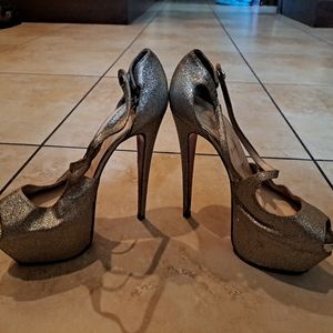 Christian Louboutin Ole Ole Metallic Gold Platform Pumps Heels open toe